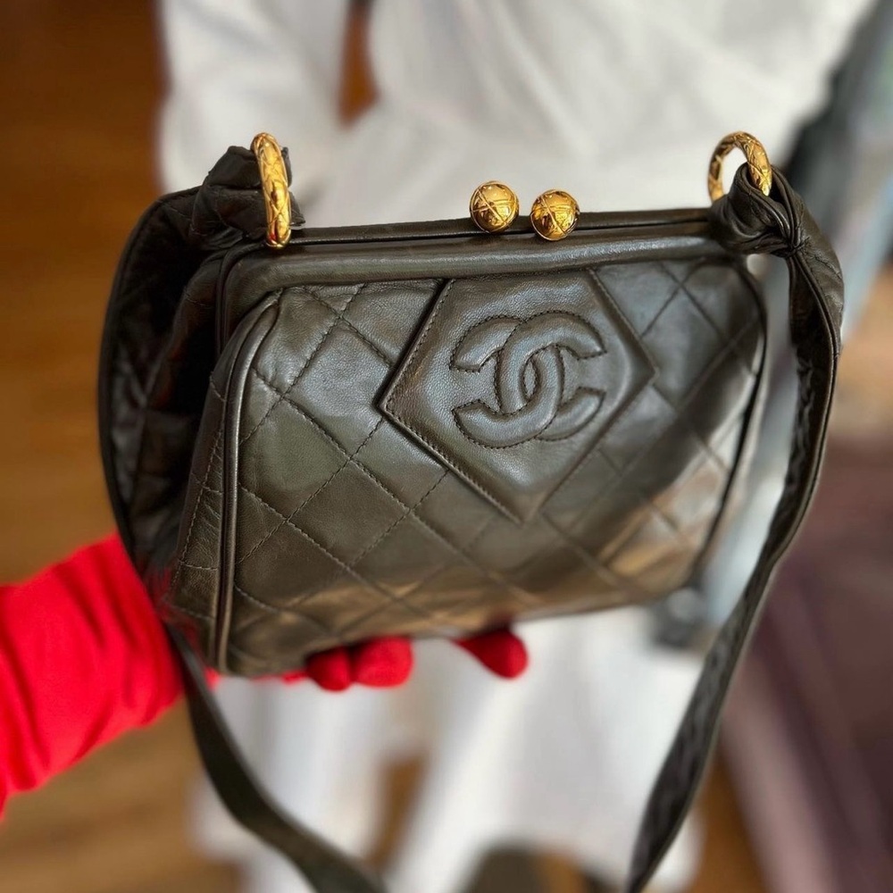 Vintage Chanel shoulder bag.